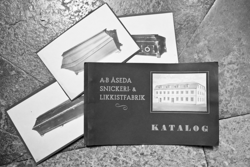 Svartvit bild på gammal katalog