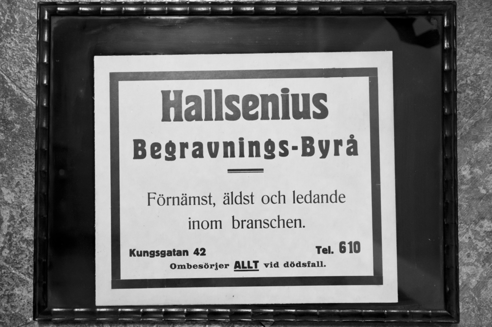 Svartvit bild på skylt